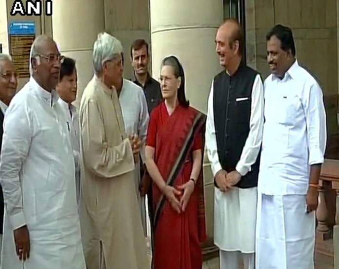 Sonia Gandhi with Opposition candidate Gopalkrishna Gandhi.